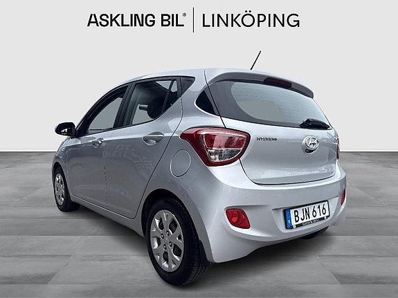 Hyundai i10 2 of 14