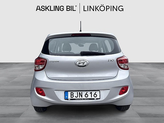 Hyundai i10 4 of 14