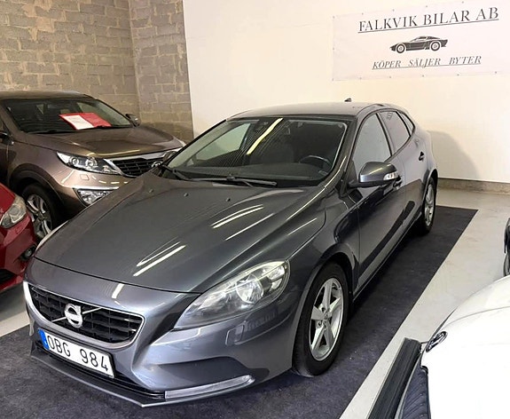 Volvo V40 3 of 26