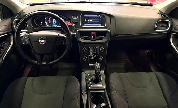 Volvo V40 12 of 26