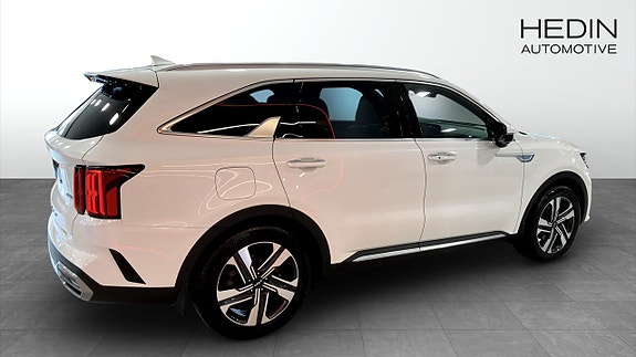 Kia Sorento 4 of 12