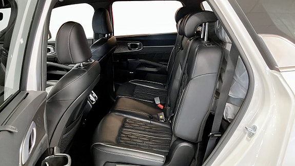 Kia Sorento 9 of 12