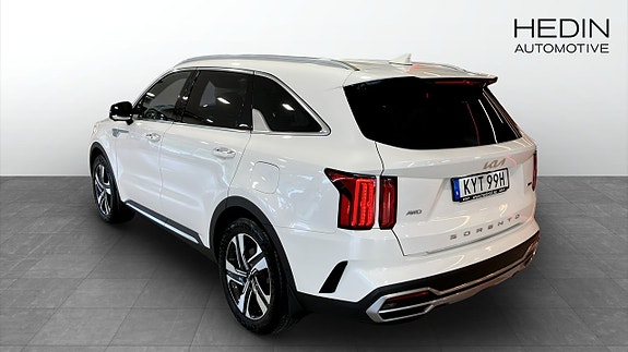 Kia Sorento 6 of 12