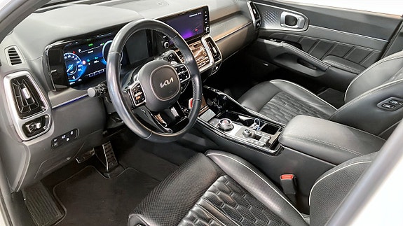 Kia Sorento 8 of 12