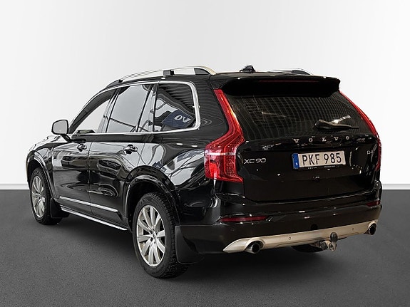 Volvo XC90 2 of 10