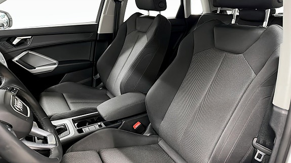 Audi Q3 8 of 13
