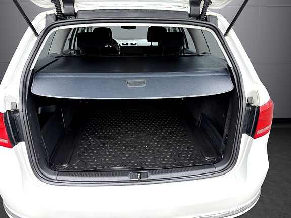 Volkswagen Passat 13 of 19