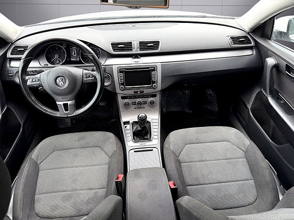 Volkswagen Passat 11 of 19