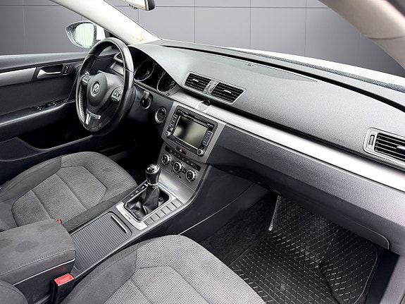 Volkswagen Passat 12 of 19
