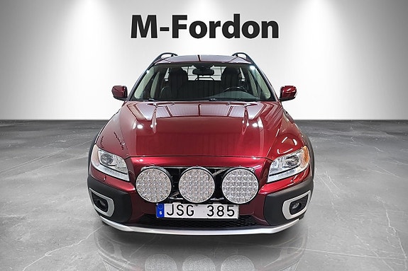 Volvo XC70 2 of 15