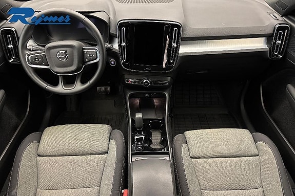 Volvo XC40 7 of 21