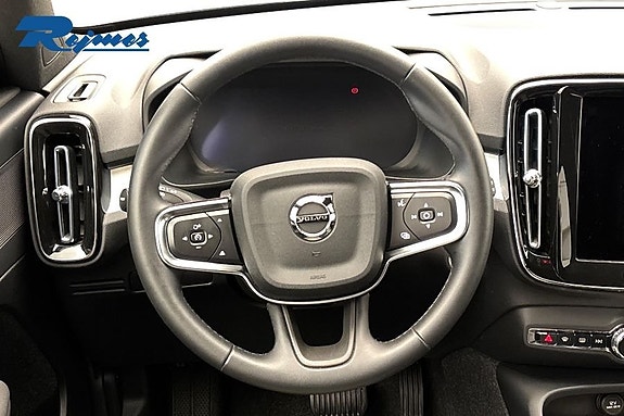 Volvo XC40 10 of 21