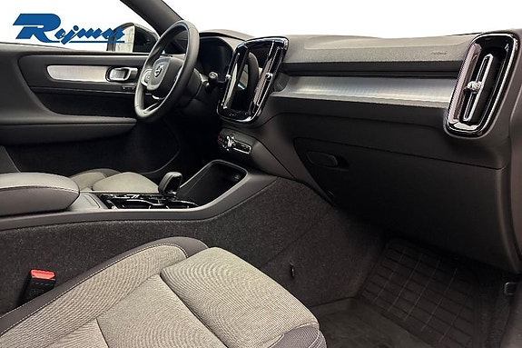 Volvo XC40 6 of 21