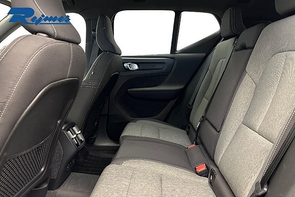 Volvo XC40 8 of 21