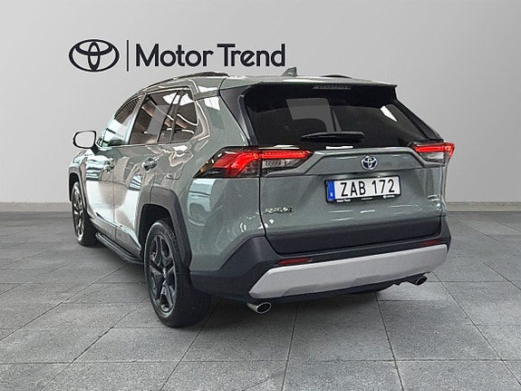 Toyota RAV4 3 of 29