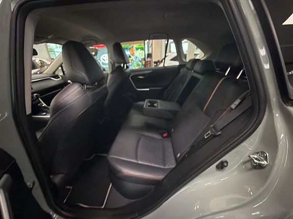 Toyota RAV4 29 of 29