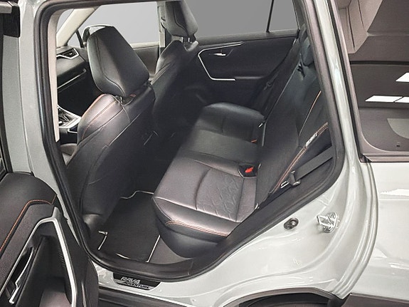 Toyota RAV4 9 of 29