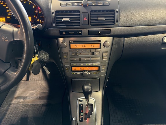 Toyota Avensis 12 of 19