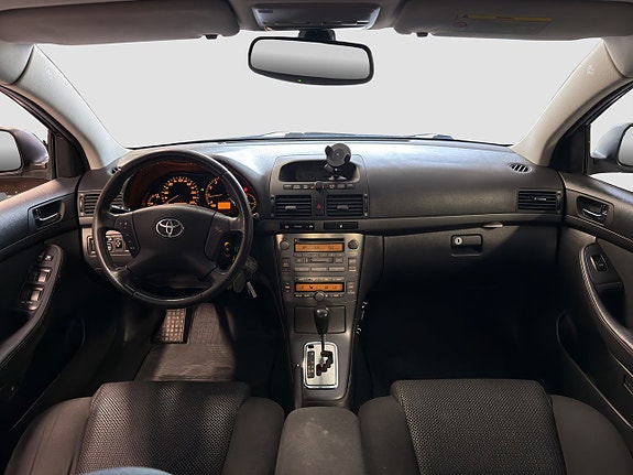 Toyota Avensis 9 of 19