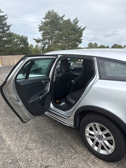 Volvo V60 Cross Country 4 of 7