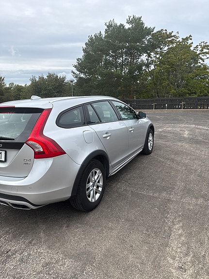 Volvo V60 Cross Country 3 of 7