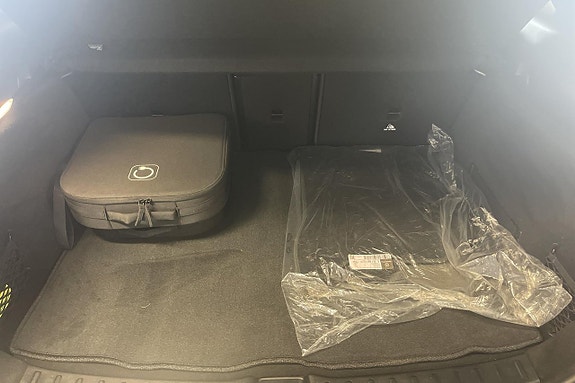Mercedes-Benz EQA300 13 of 30