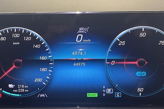 Mercedes-Benz EQA300 26 of 30