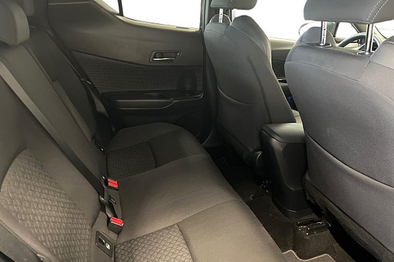 Toyota C-HR 8 of 21