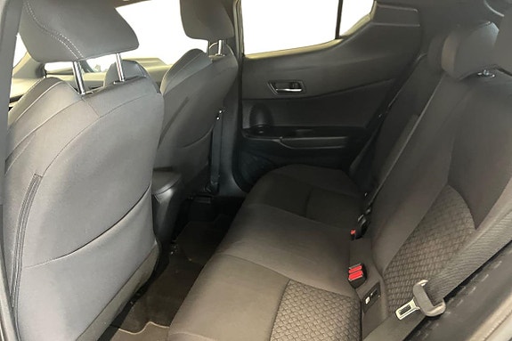 Toyota C-HR 13 of 21