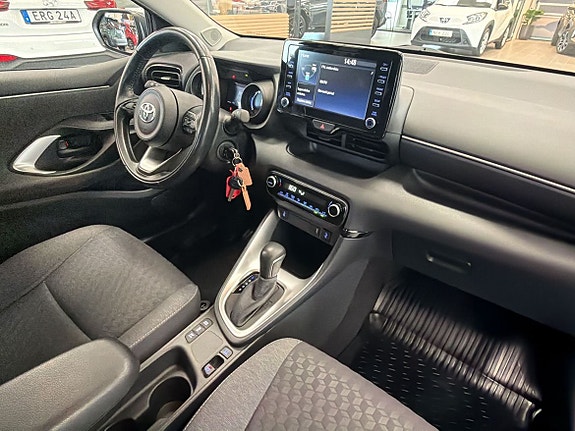 Toyota Yaris 14 of 24