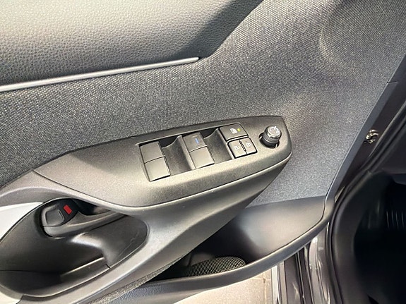 Toyota Yaris 16 of 24