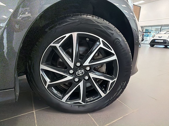 Toyota Yaris 13 of 24