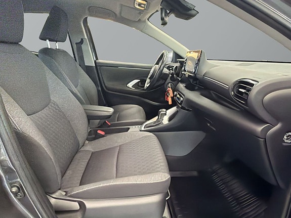 Toyota Yaris 8 of 24