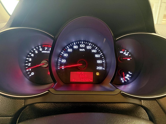 Kia Picanto 13 of 17