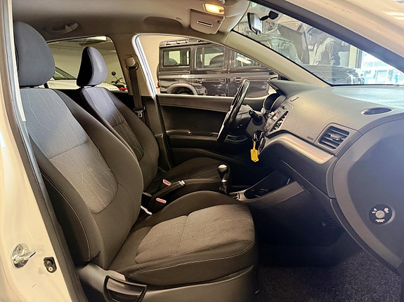 Kia Picanto 9 of 17