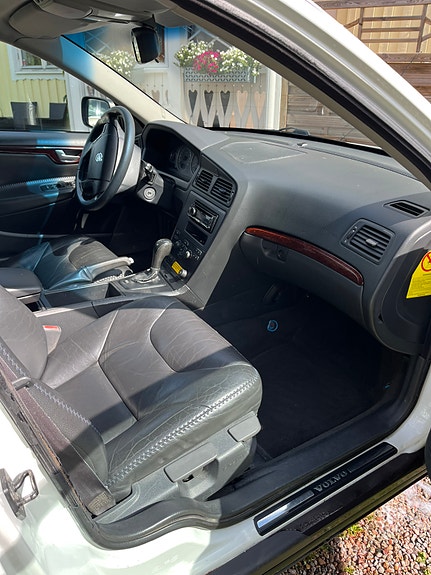 Volvo XC70 4 of 7