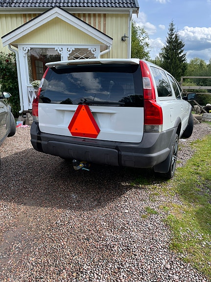 Volvo XC70 2 of 7