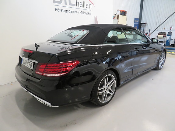 Mercedes-Benz E320 8 of 15