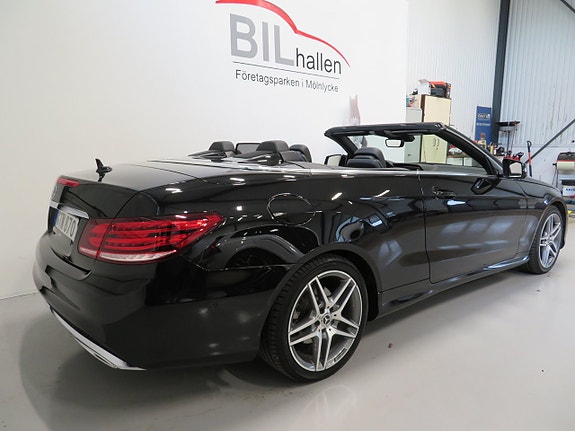 Mercedes-Benz E320 4 of 15