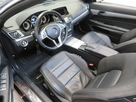 Mercedes-Benz E320 9 of 15