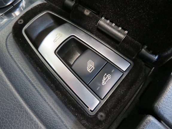 Mercedes-Benz E320 13 of 15