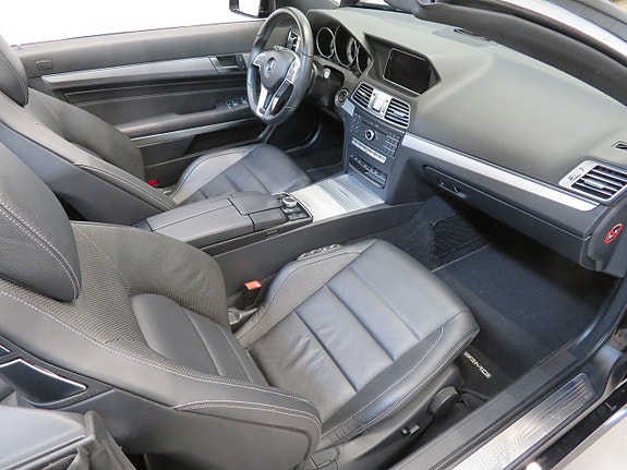Mercedes-Benz E320 10 of 15
