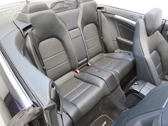 Mercedes-Benz E320 11 of 15