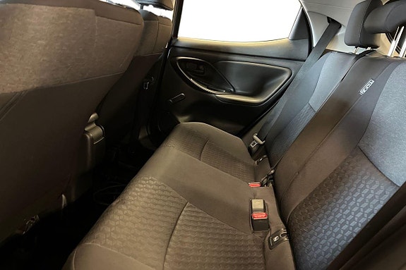 Toyota Yaris 13 of 21