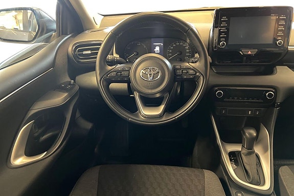 Toyota Yaris 11 of 21
