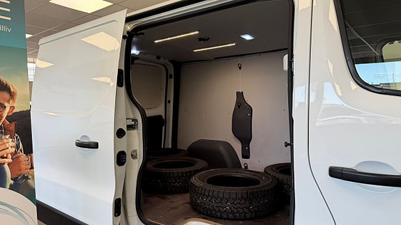 Renault Trafic 18 of 18
