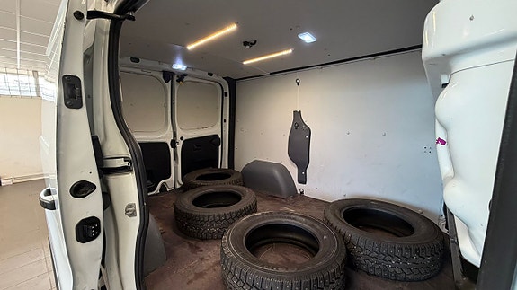 Renault Trafic 13 of 18