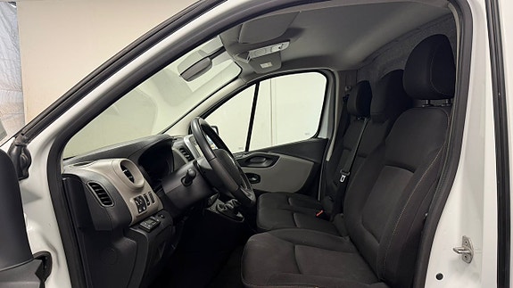 Renault Trafic 9 of 18