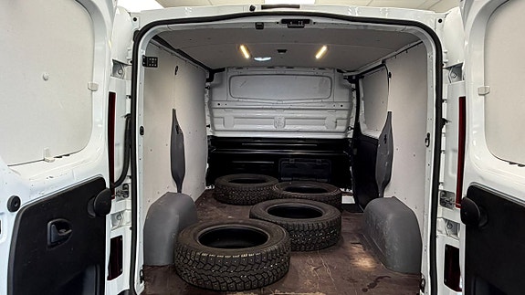 Renault Trafic 12 of 18