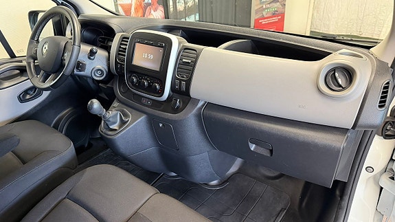Renault Trafic 16 of 18